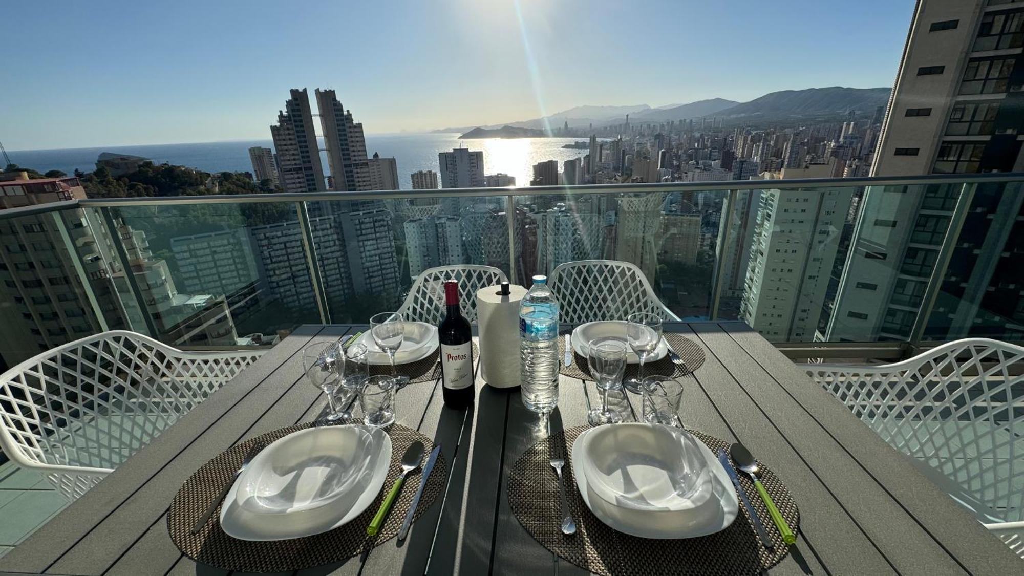 Highrise Apartment With Stunning Views From Private Balcony 85 Benidorm Bagian luar foto