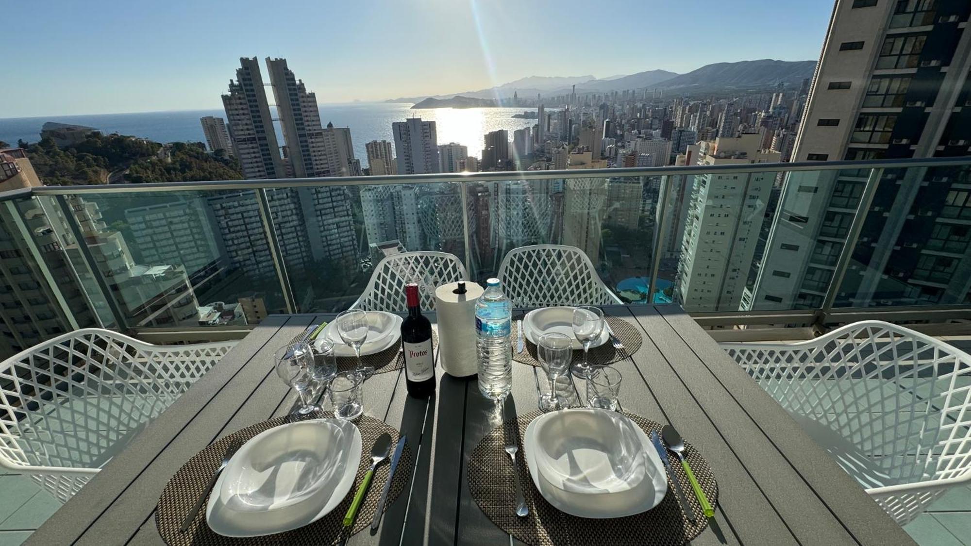 Highrise Apartment With Stunning Views From Private Balcony 85 Benidorm Bagian luar foto