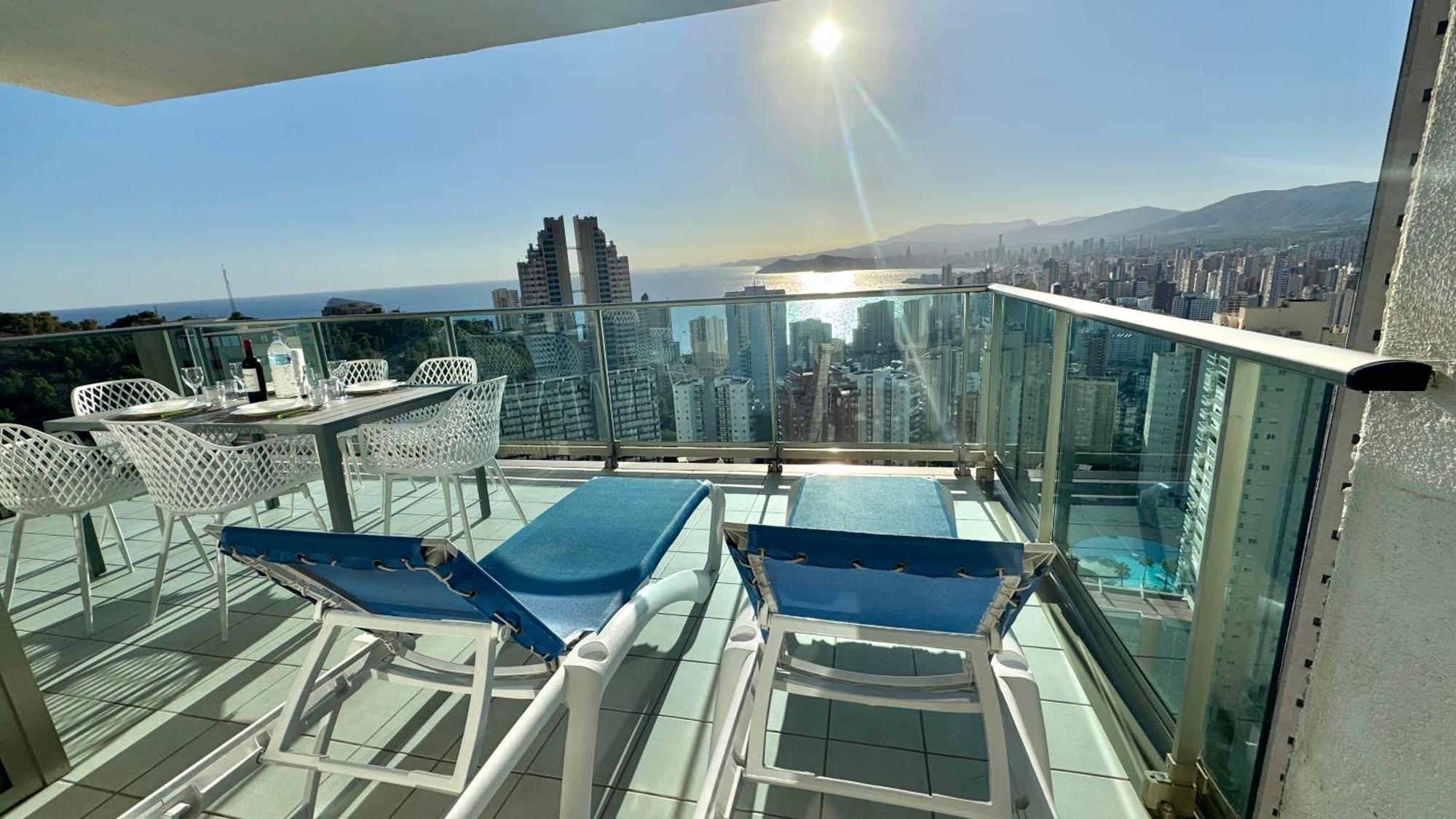 Highrise Apartment With Stunning Views From Private Balcony 85 Benidorm Bagian luar foto